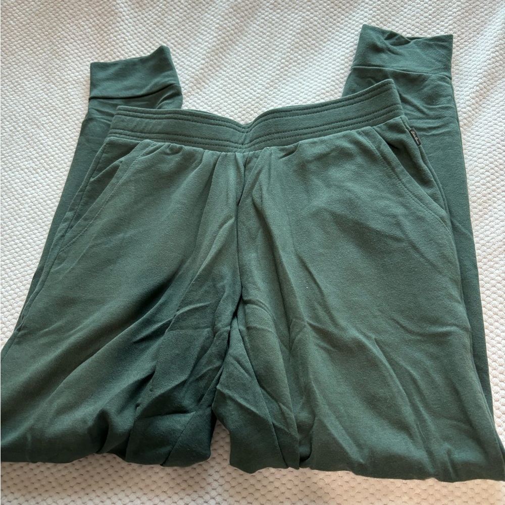 Green joggers with pockets #loungewear